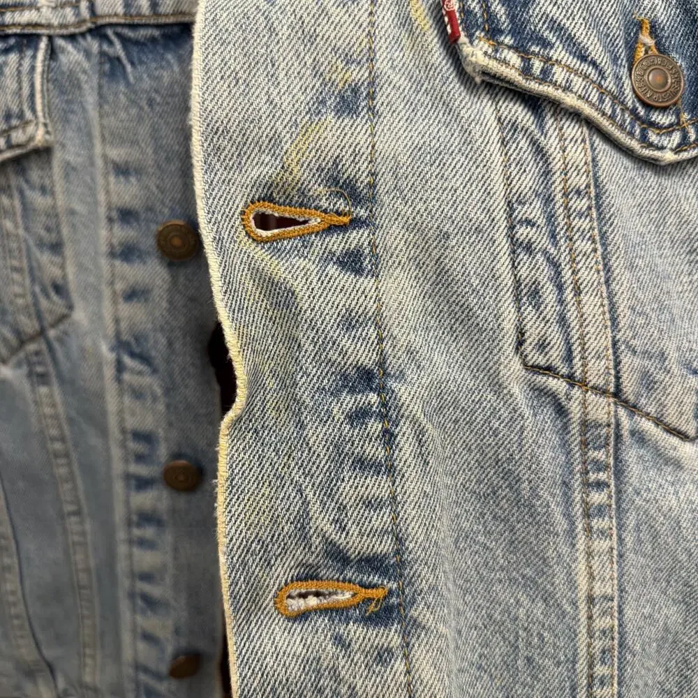 VTG Levi’s 70614 Denim Trucker Jean Jacket, Red Plaid Lining,‎ Faded/Thrashed